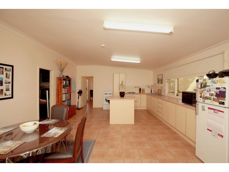 7 Elbe Street, Milbrulong NSW 2656