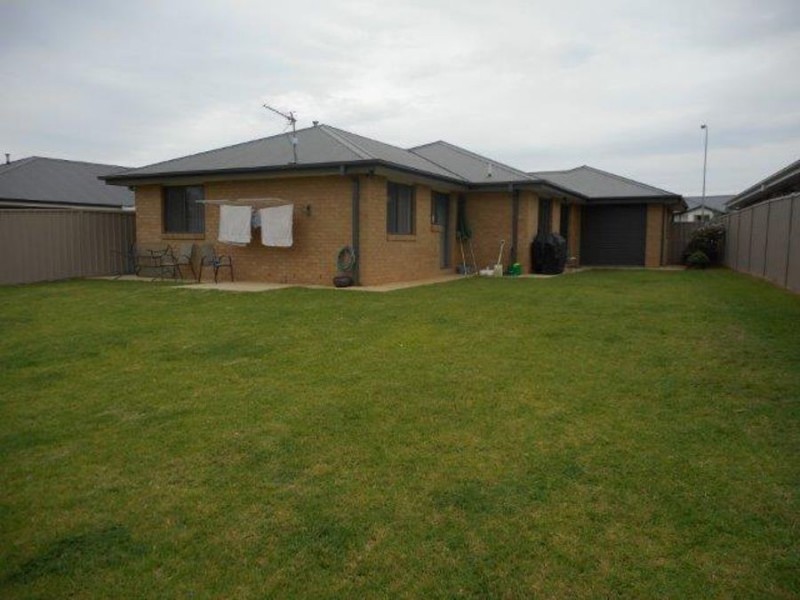 14 Bindari Avenue, Wagga Wagga NSW 2650