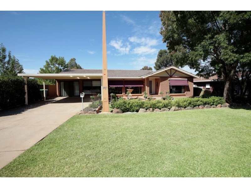 1 Heron Place, Estella NSW 2650