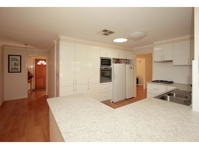 1 Heron Place, Estella NSW 2650