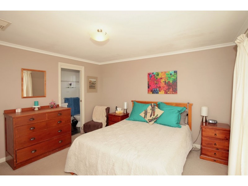 1 Heron Place, Estella NSW 2650