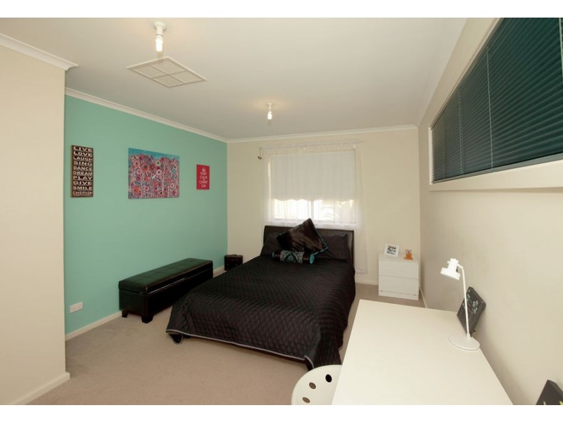 1 Heron Place, Estella NSW 2650