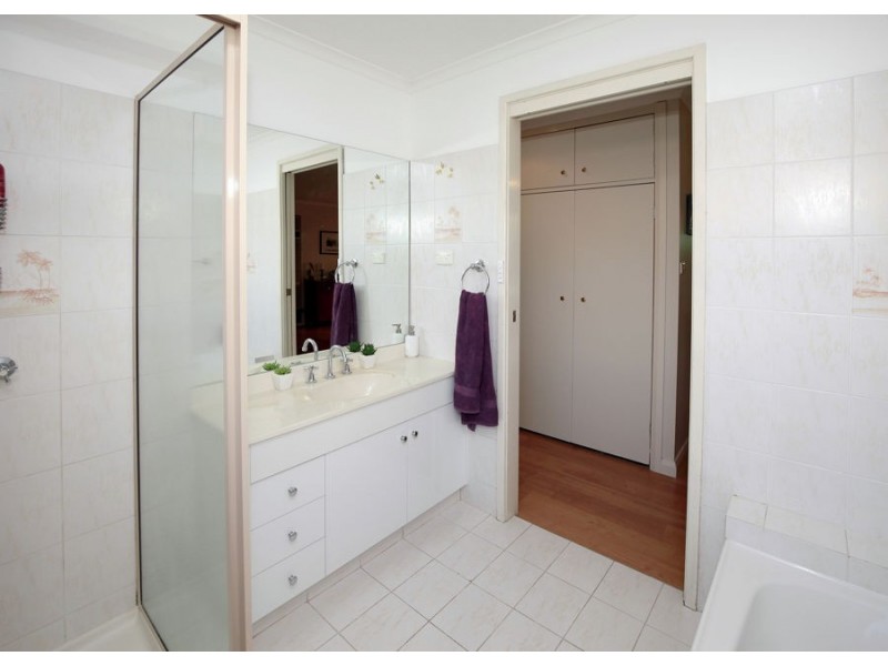 1 Heron Place, Estella NSW 2650