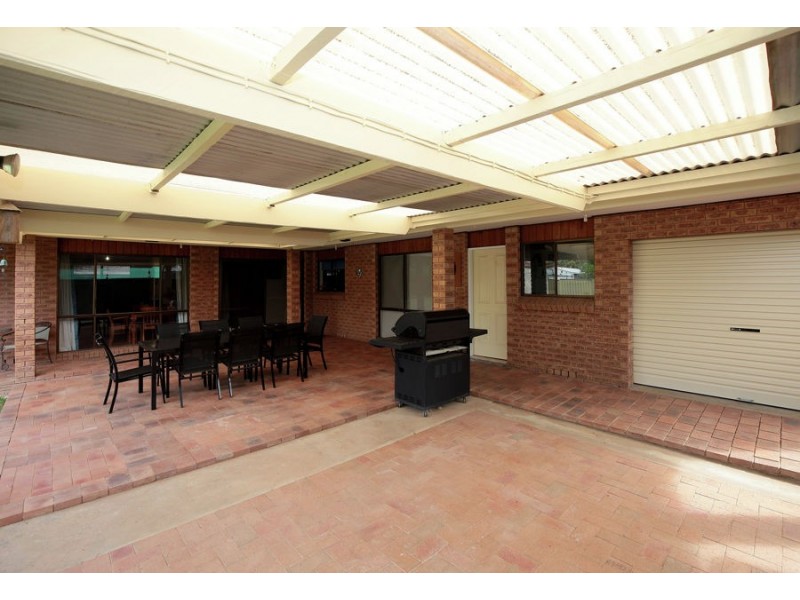 1 Heron Place, Estella NSW 2650