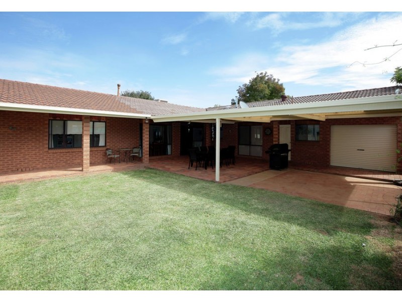 1 Heron Place, Estella NSW 2650