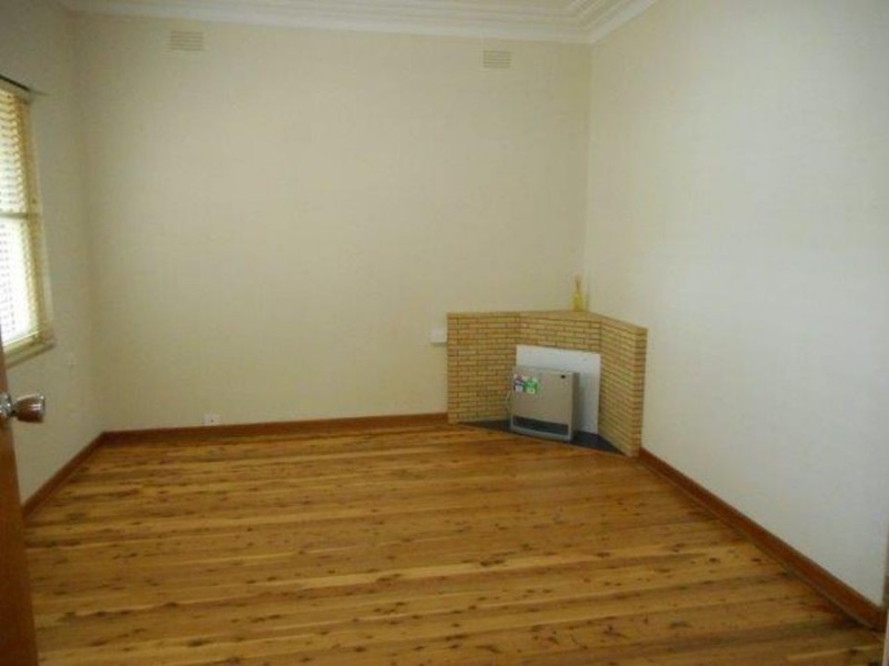 111 Grove Street, Wagga Wagga NSW 2650