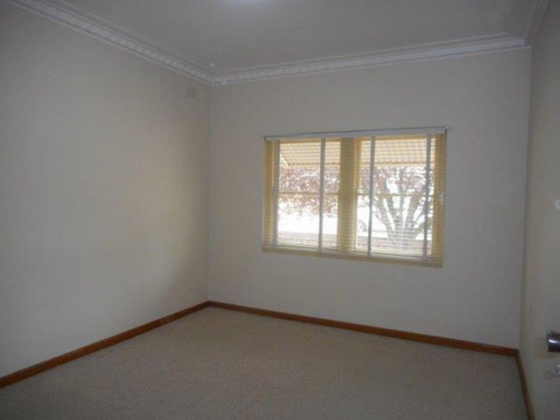 111 Grove Street, Wagga Wagga NSW 2650