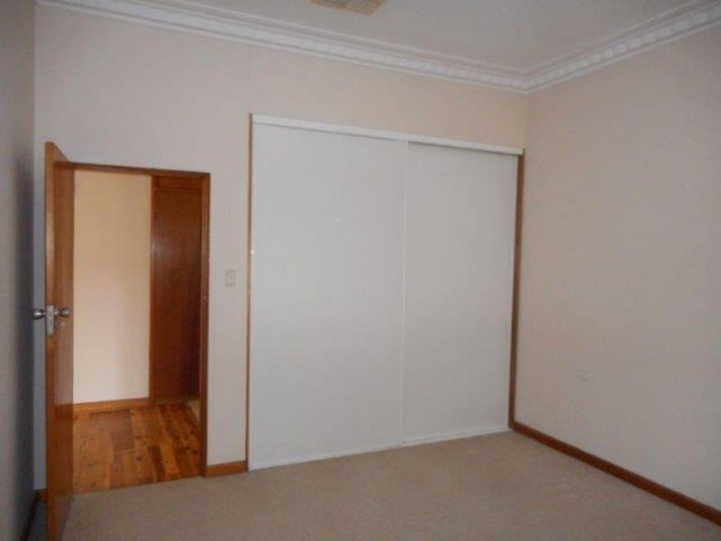 111 Grove Street, Wagga Wagga NSW 2650