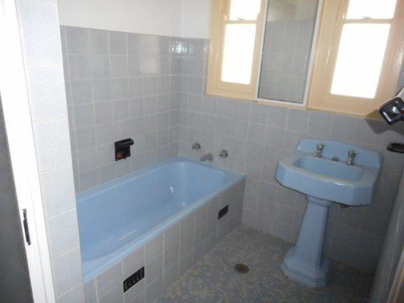 111 Grove Street, Wagga Wagga NSW 2650