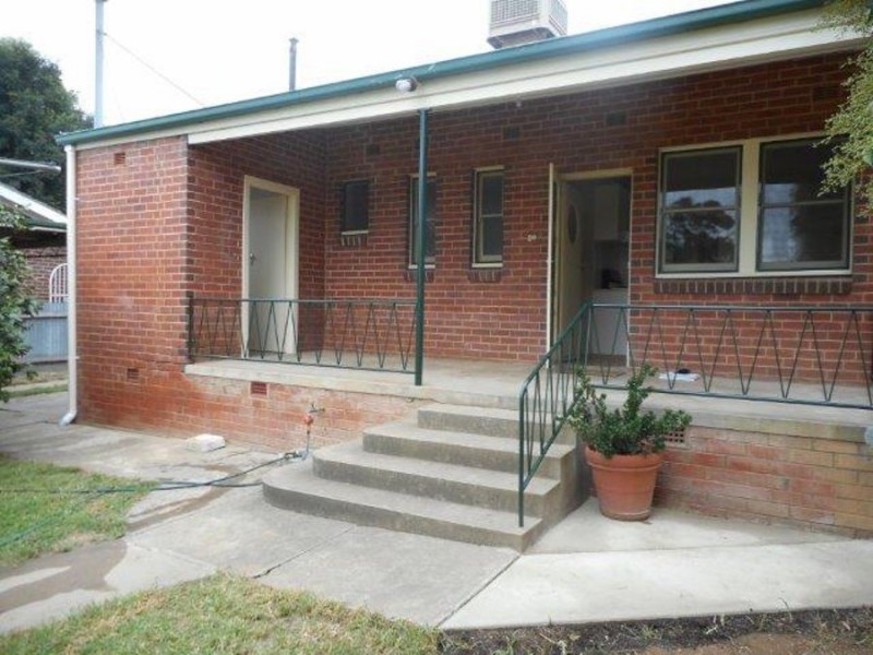 111 Grove Street, Wagga Wagga NSW 2650