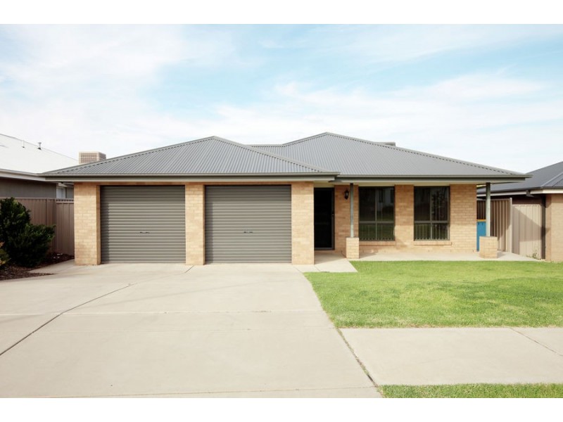 14 Bindari Avenue, Glenfield Park NSW 2650