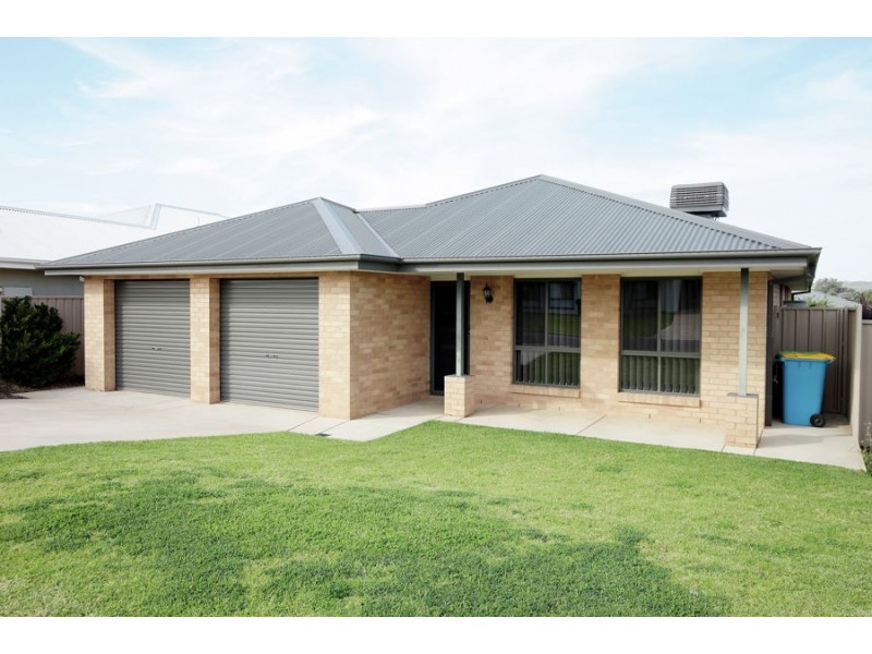 14 Bindari Avenue, Glenfield Park NSW 2650