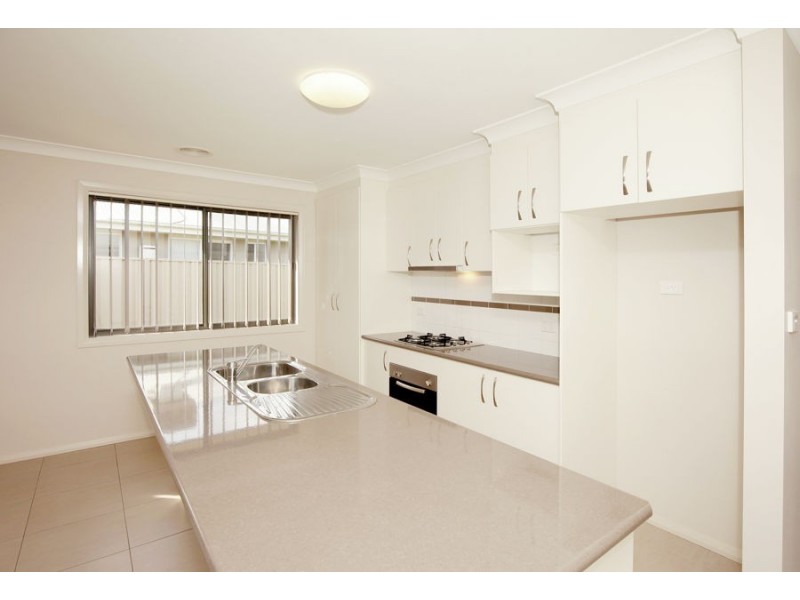 14 Bindari Avenue, Glenfield Park NSW 2650