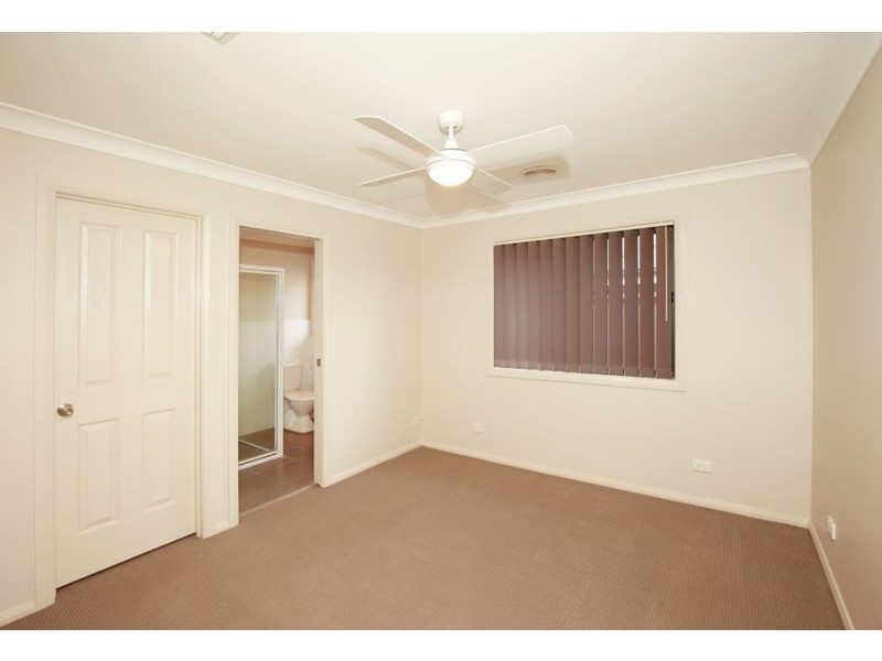 14 Bindari Avenue, Glenfield Park NSW 2650