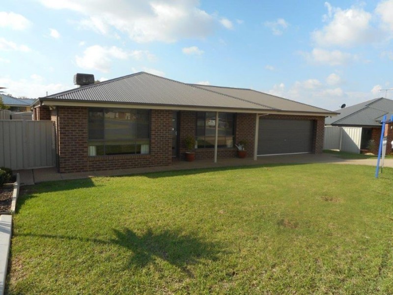 16 Pinnacle Place, Wagga Wagga NSW 2650