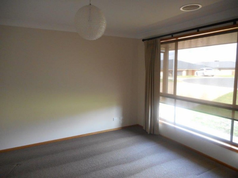 16 Pinnacle Place, Wagga Wagga NSW 2650