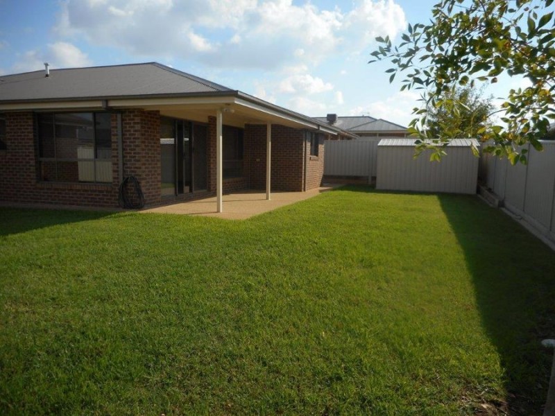 16 Pinnacle Place, Wagga Wagga NSW 2650