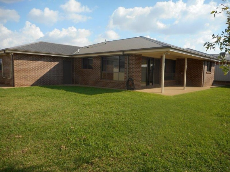 16 Pinnacle Place, Wagga Wagga NSW 2650