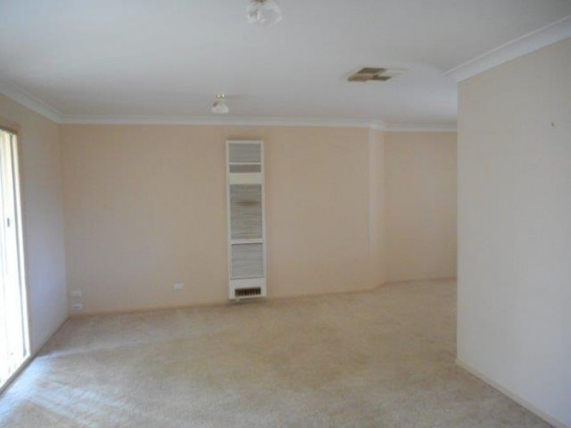19 Paldi Crescent, Wagga Wagga NSW 2650