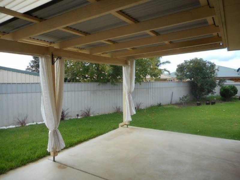 19 Paldi Crescent, Wagga Wagga NSW 2650