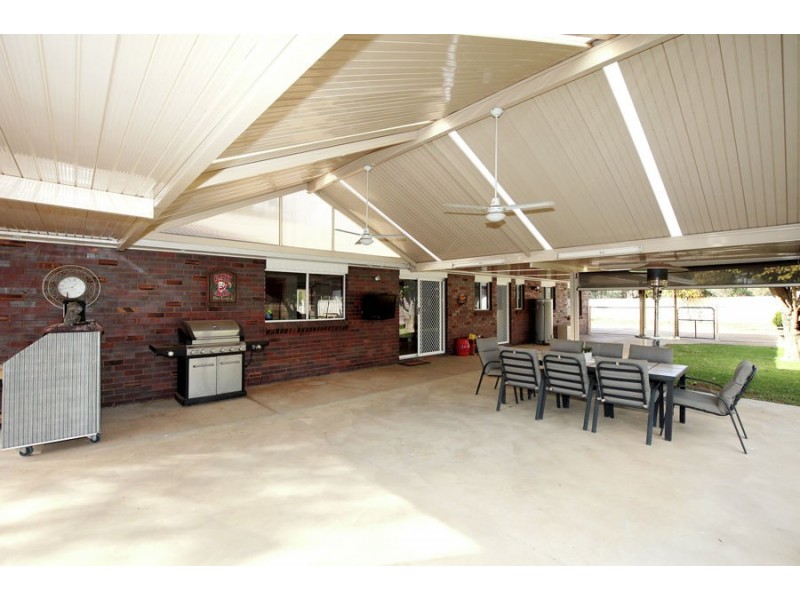 86 Mitchell Road, Lake Albert NSW 2650