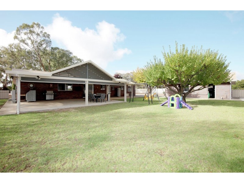 86 Mitchell Road, Lake Albert NSW 2650