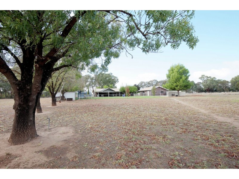 86 Mitchell Road, Lake Albert NSW 2650