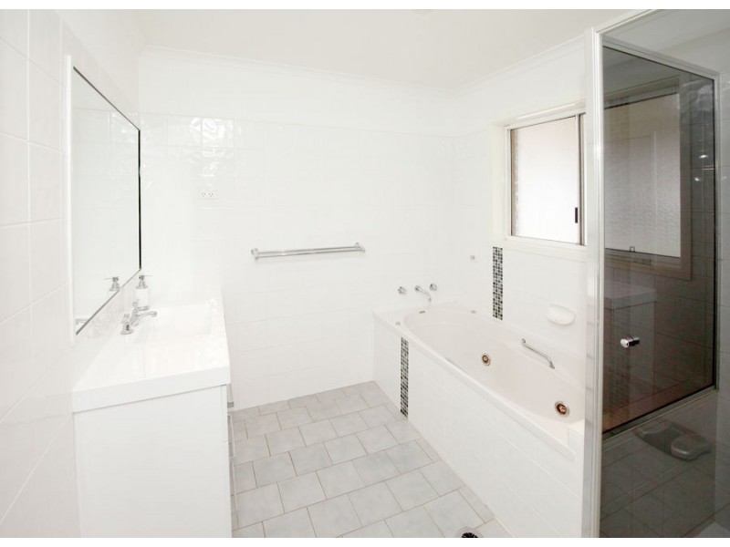 86 Mitchell Road, Lake Albert NSW 2650