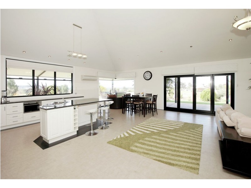 18 Willow Tree Place, Springvale NSW 2650