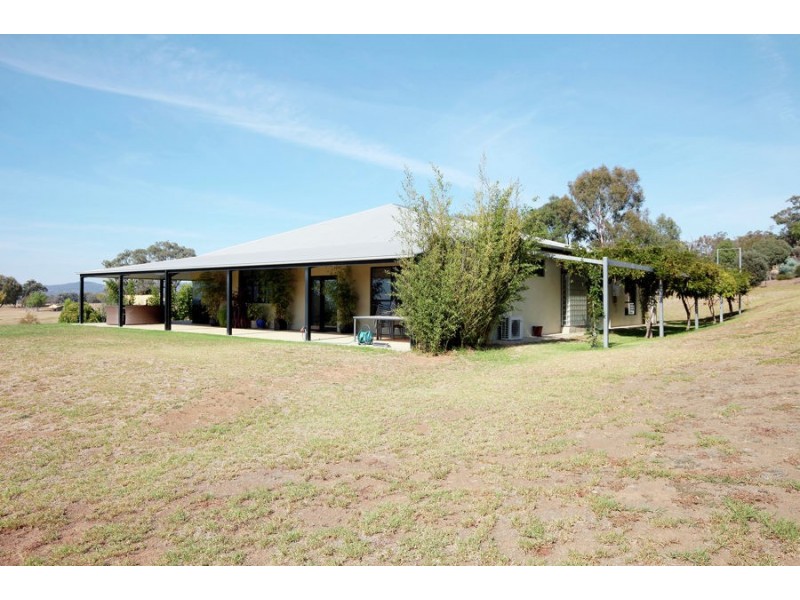 18 Willow Tree Place, Springvale NSW 2650