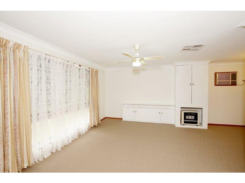 4 Fraser Street, Mount Austin NSW 2650
