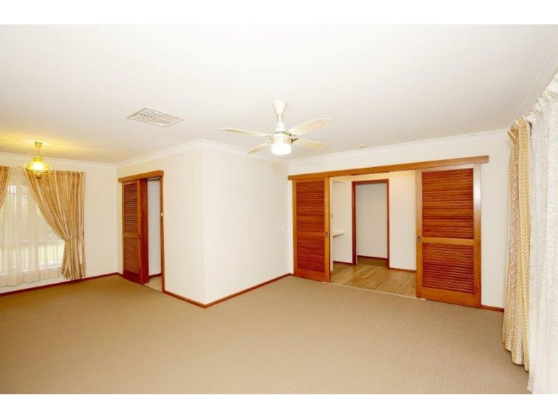 4 Fraser Street, Mount Austin NSW 2650