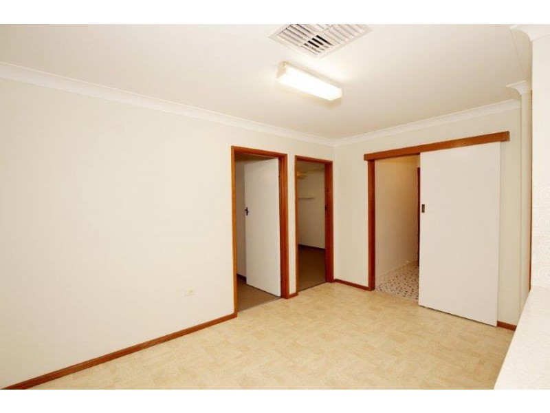 4 Fraser Street, Mount Austin NSW 2650