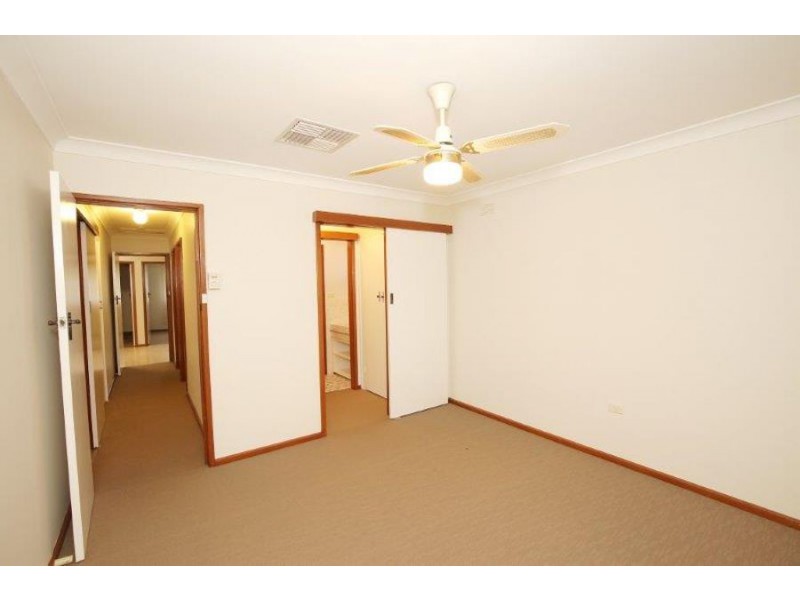 4 Fraser Street, Mount Austin NSW 2650
