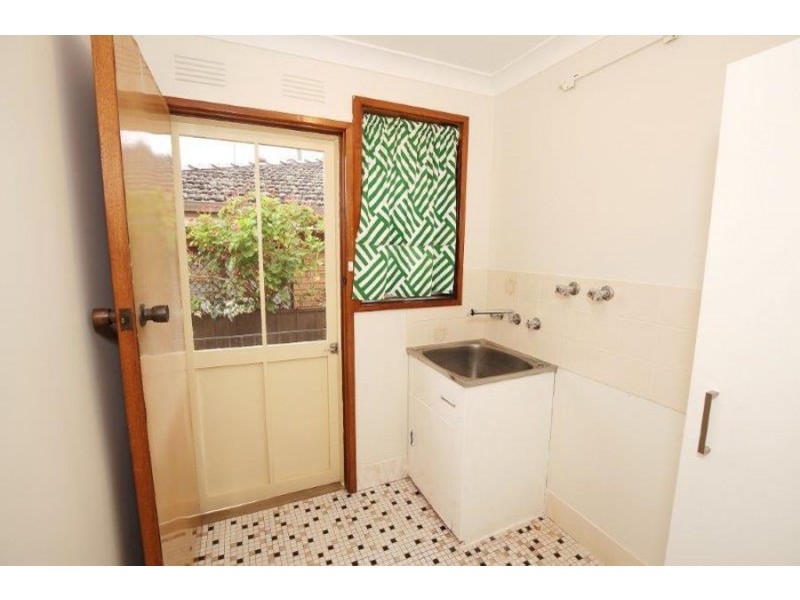 4 Fraser Street, Mount Austin NSW 2650