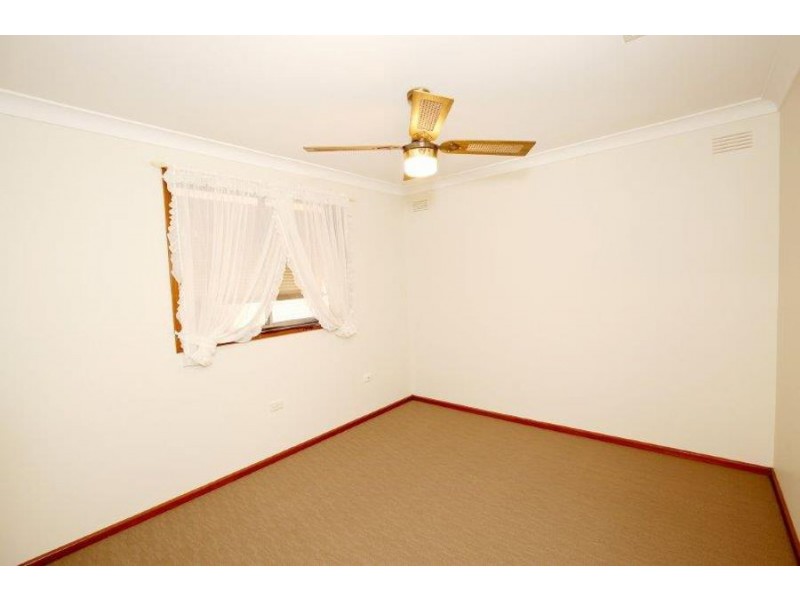 4 Fraser Street, Mount Austin NSW 2650