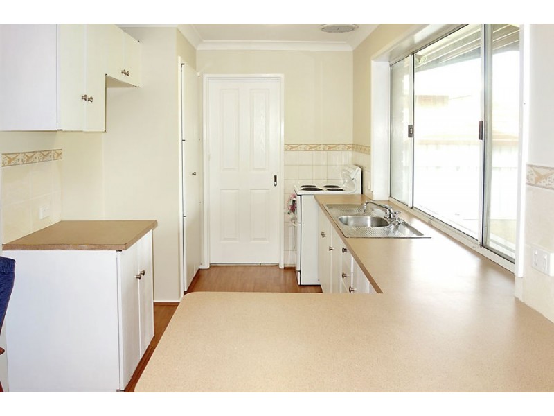 14 Eyre Street, Lake Albert NSW 2650