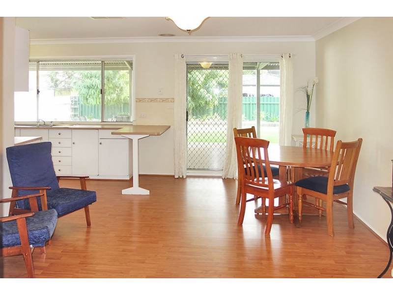 14 Eyre Street, Lake Albert NSW 2650