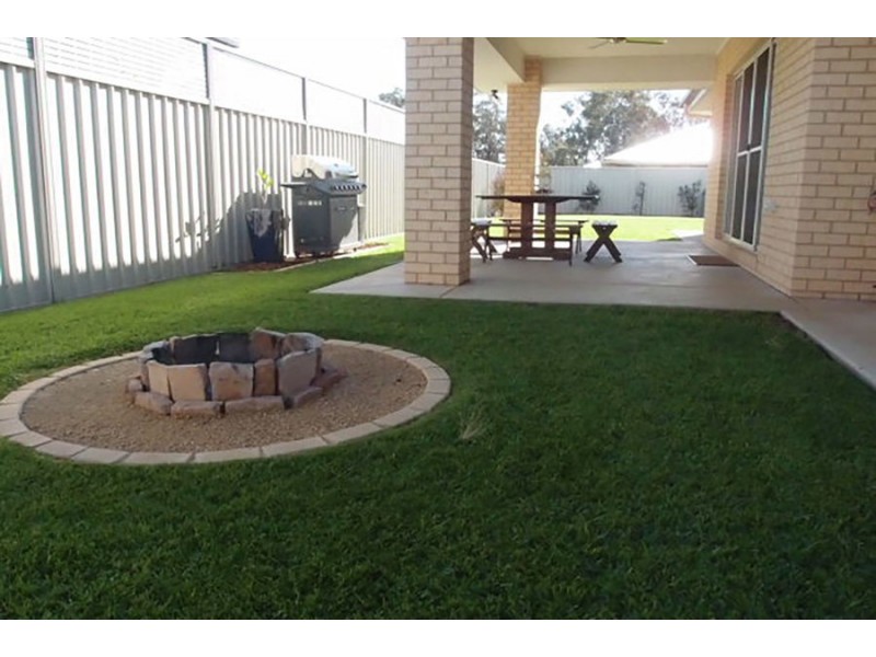 2 Rockliff Court, Lockhart NSW 2656
