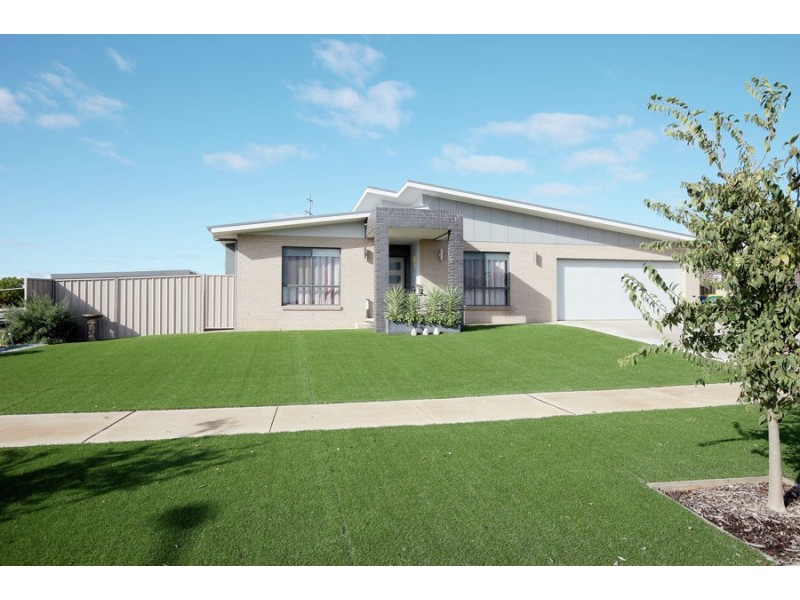 1 Watson Boulevard, Lloyd NSW 2650