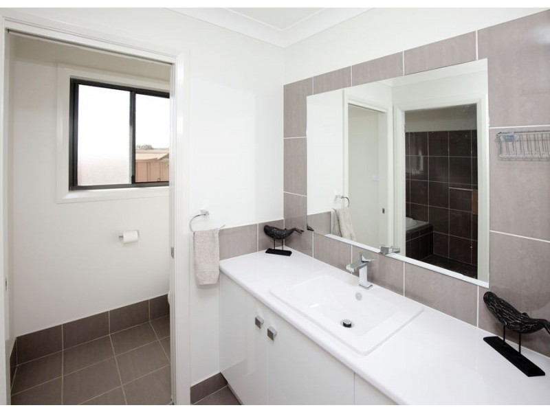 1 Watson Boulevard, Lloyd NSW 2650