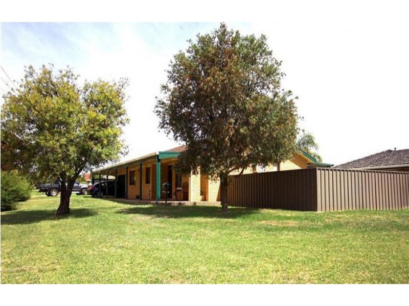 6 Gregory Crescent, Lake Albert NSW 2650