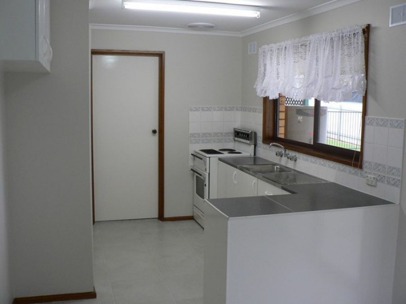 6 Gregory Crescent, Lake Albert NSW 2650
