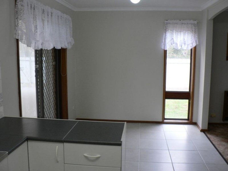 6 Gregory Crescent, Lake Albert NSW 2650