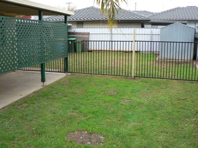 6 Gregory Crescent, Lake Albert NSW 2650