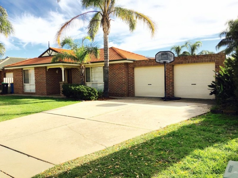 19 Kaldari Crescent, Glenfield Park NSW 2650