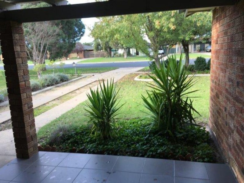 20 Main Street, Lake Albert NSW 2650