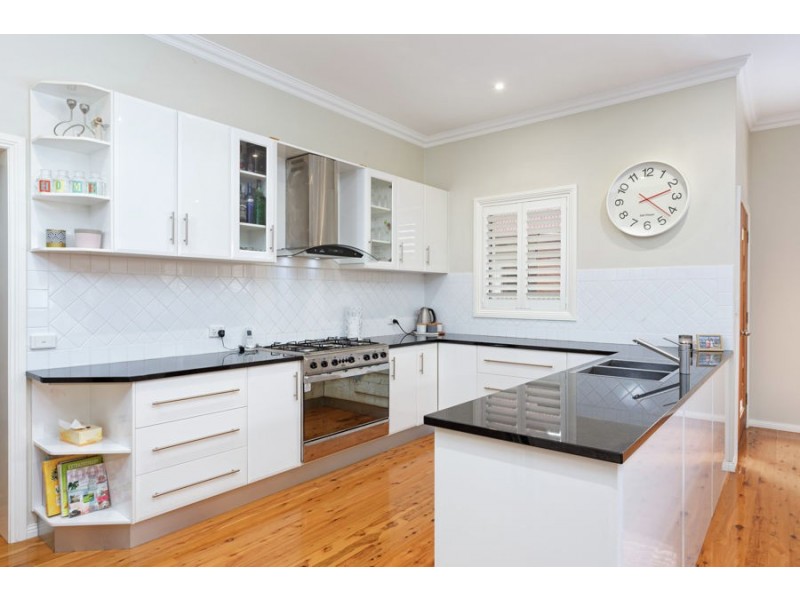 7 Norman Street, Turvey Park NSW 2650