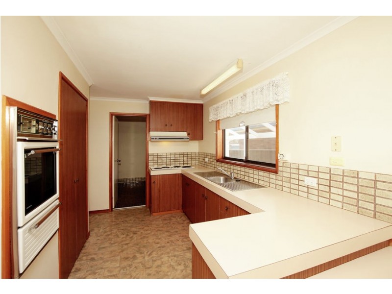66 Undurra Drive, Glenfield Park NSW 2650