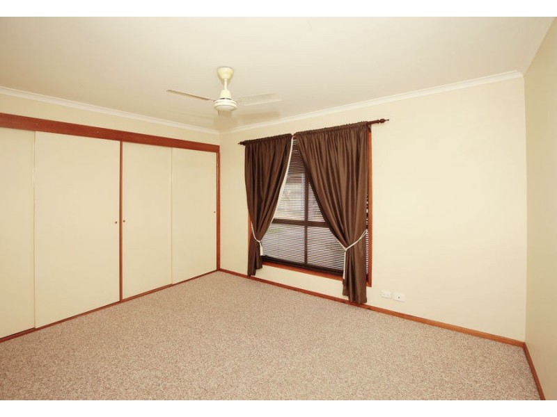 66 Undurra Drive, Glenfield Park NSW 2650